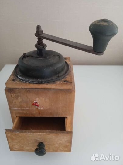 Старинная кофемолка