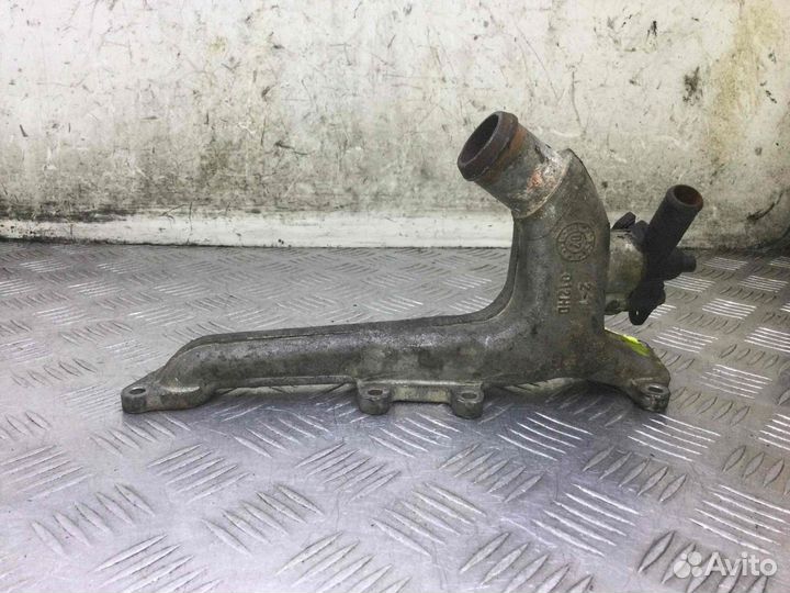 Фланец (тройник) системы охлаждения Ford Transit y