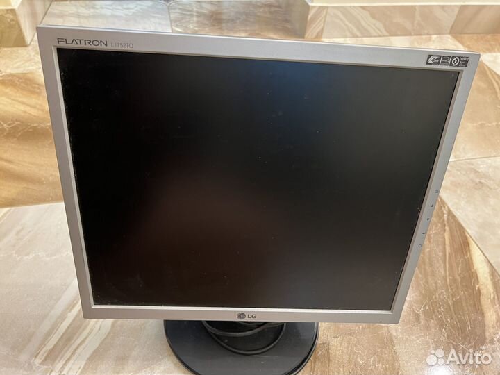 Монитор LG L1752TQ 15‘‘, системный блок