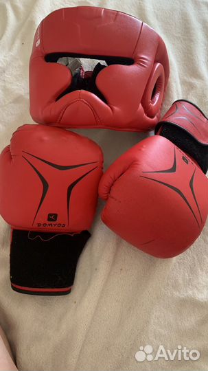 Боксерские перчатки, шлем