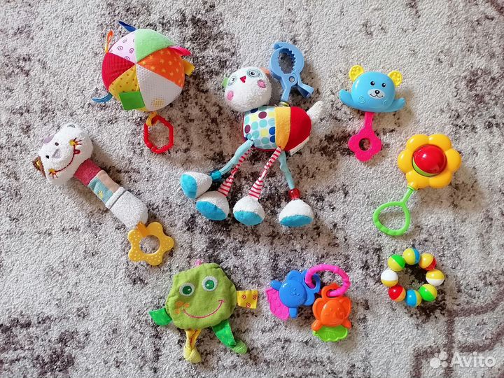 Игрушки для малыша до года