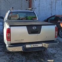 Nissan Navara 2.5 AT, 2007, битый, 255 000 км, с пробегом, цена 655 000 руб.