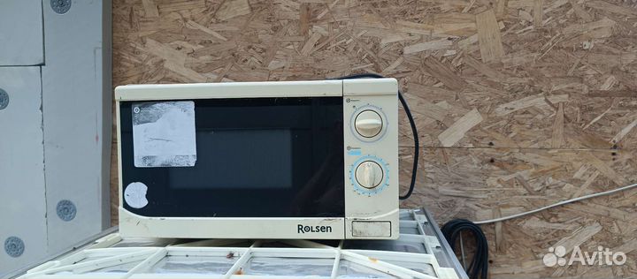 Холодильник и микроволновая печь