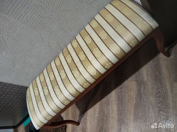 Банкетка в прихожую