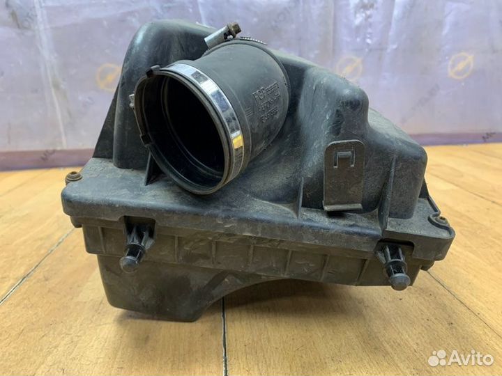 Корпус воздушного фильтра Opel Astra H Z16XEP