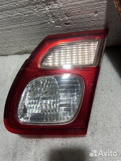 Фонарь задний левый внутренний Nissan Almera N16