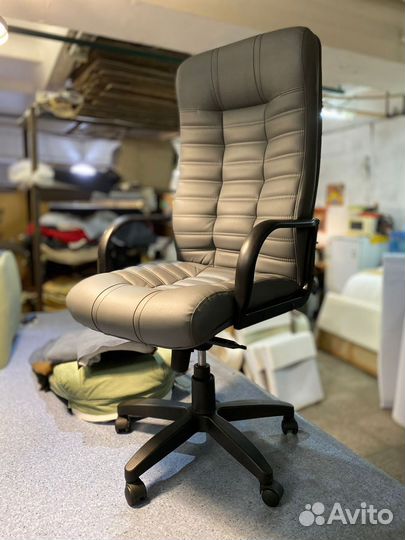Офисное кресло