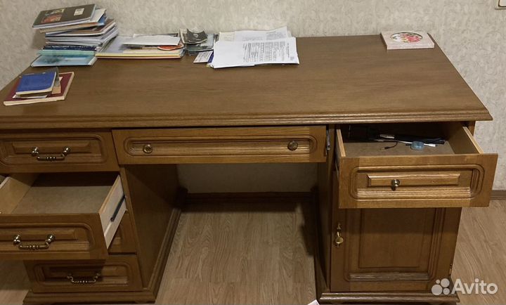Бюро секретер и письменный стол