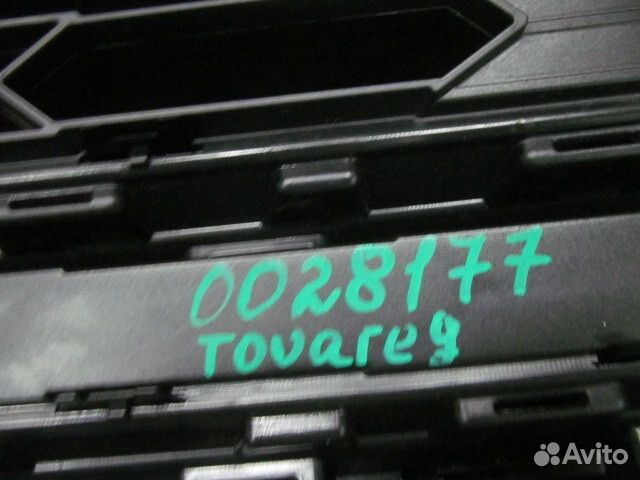 Решетка радиатора Volkswagen Touareg 2 2011