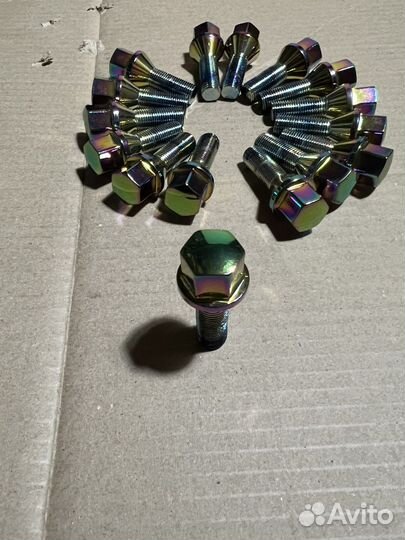 Колесные болты Радужный хром