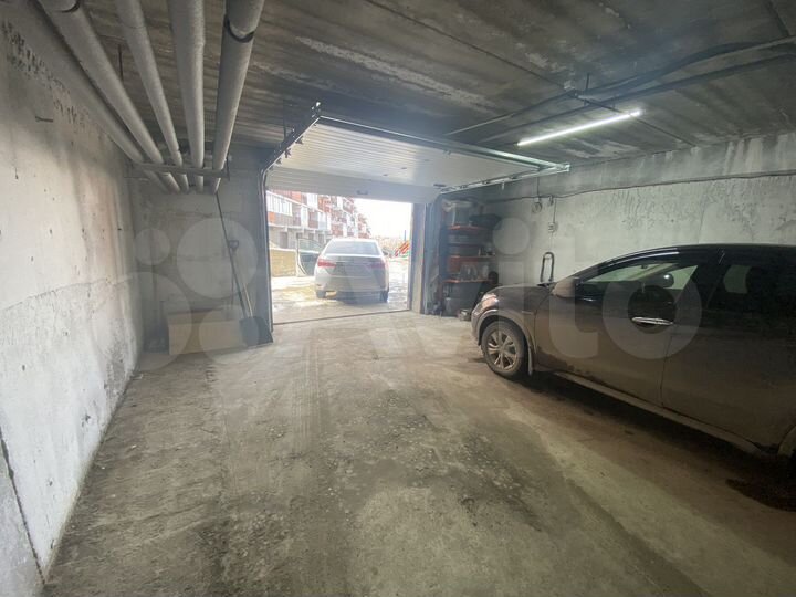 Гараж, > 30 м²