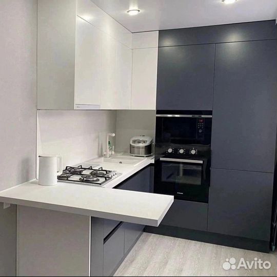 Кухня новая встроенная