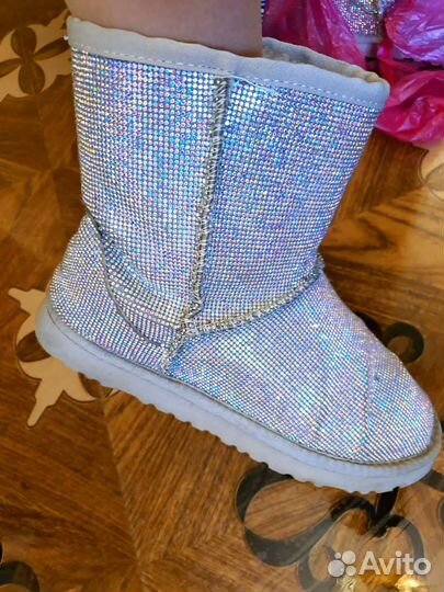 Угги все в стразах