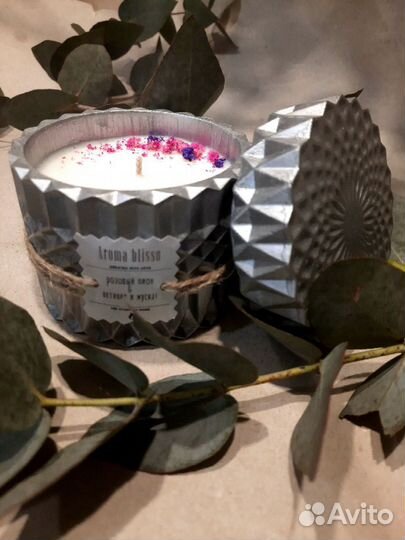 Соевая свеча в подсвечнике из гипса