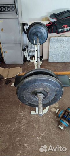 Штанга с блинами. Гантели