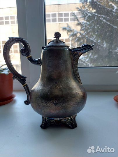 Старинный серебряный кувшин