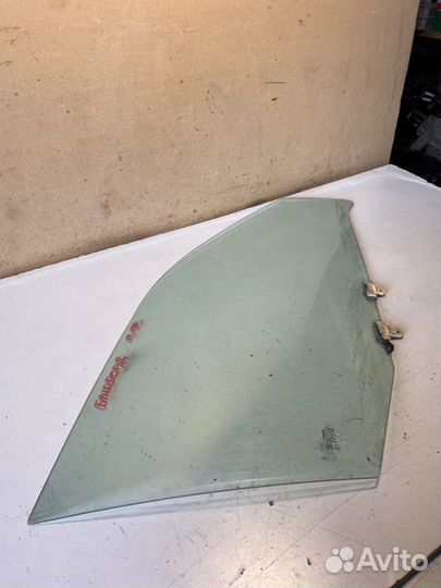 Стекло переднее правое Nissan Bluebird U14