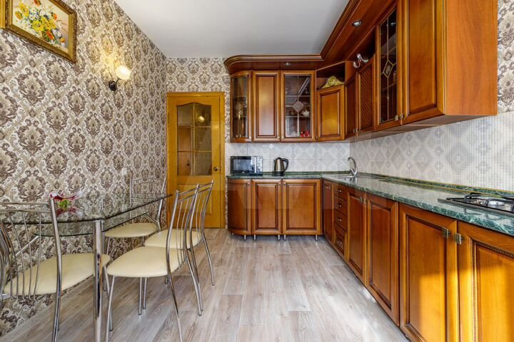 2-к. квартира, 70 м², 2/9 эт.