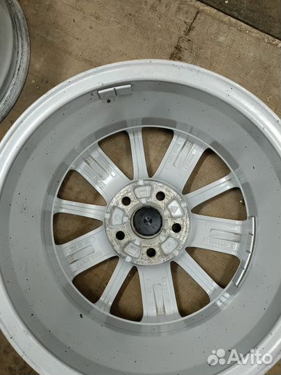 Литые диски r15 на Volkswagen Polo