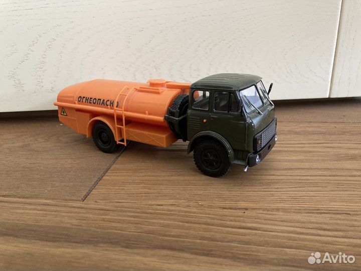 Топливозаправщик тз-7.5