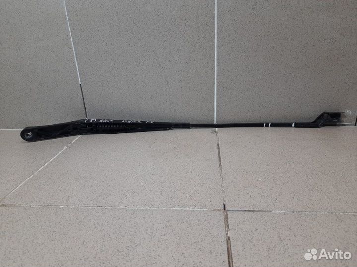 Поводок стеклоочистителя передний правый Skoda