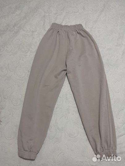 Спортивный бежевый костюм