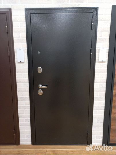 Входная дверь Спартак