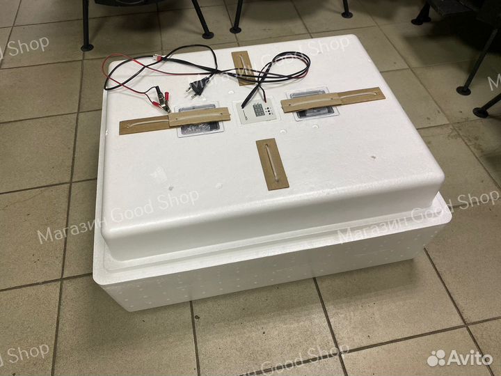 Инкубатор новый на 104 яйца