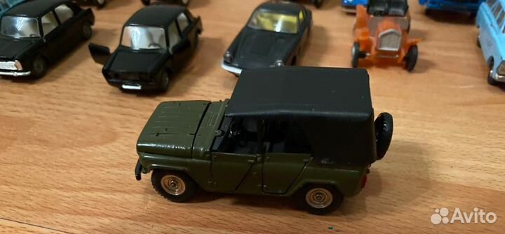 Коллекционная машинка УАЗ 469