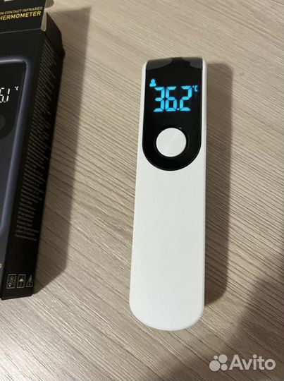Бесконтактный термометр компактный новый
