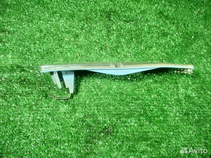 Правый отражатель в бампер Golf 3 Vento