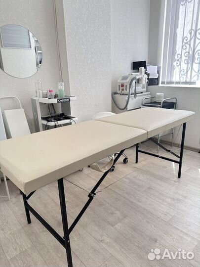 Массажный стол,стелаж,кресло педикюрное