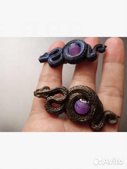 Брошь змея
