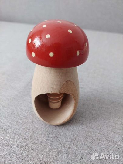 Орехокол Мухомор