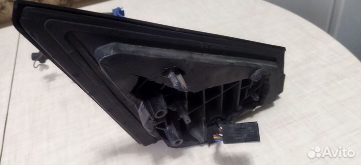 Внутренние элементы левого зеркала заднего вида