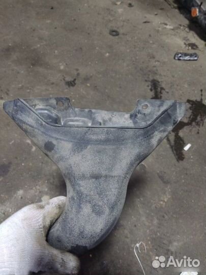 Воздухозаборник Mitsubishi Galant 9