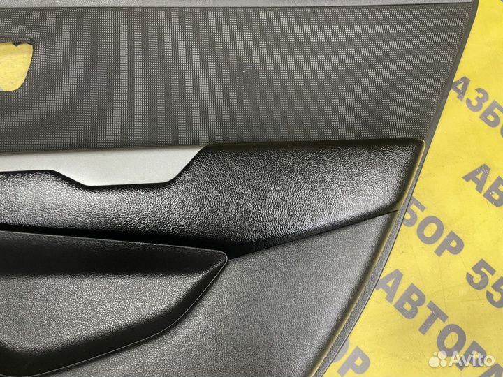 Обшивки двери задней правой Kia Rio 3