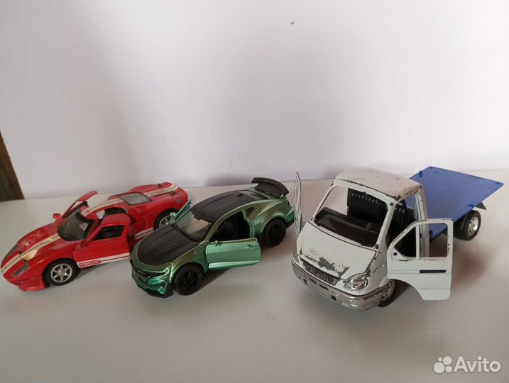 Кубик-рубик, машинки, пирамидки