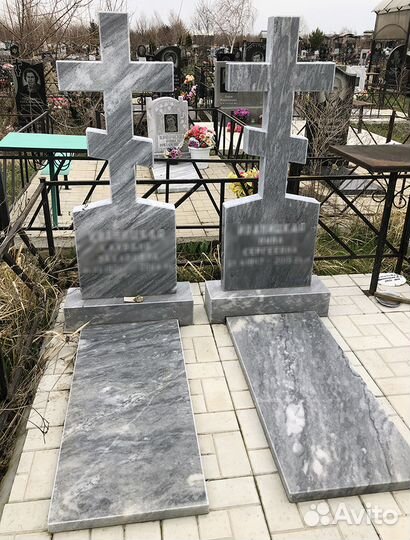 Мраморные памятники
