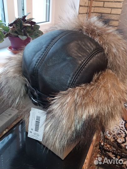 Шапка ушанка с мехом енота