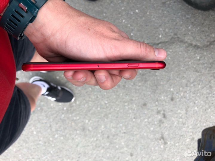 Продам айфон 8