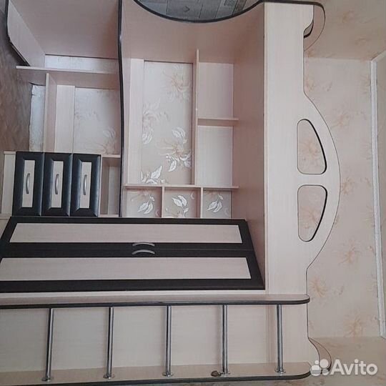 Детская кровать чердак со столом и шкафом