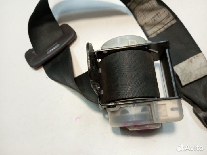 Ремень безопасности задний левый Toyota Prius