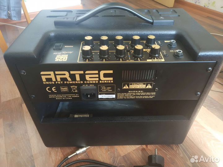 Гитарный комбоусилитель