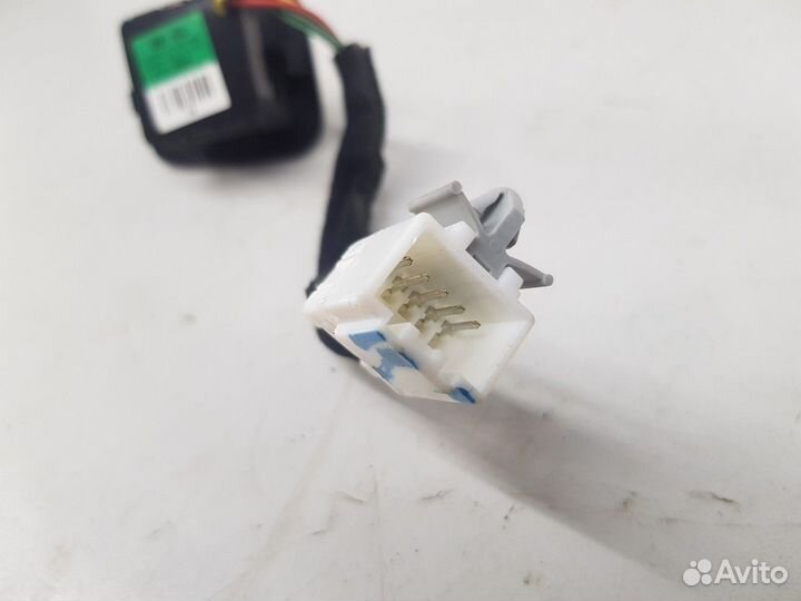 Кнопка регулировки рулевой колонки (Kia Quoris)