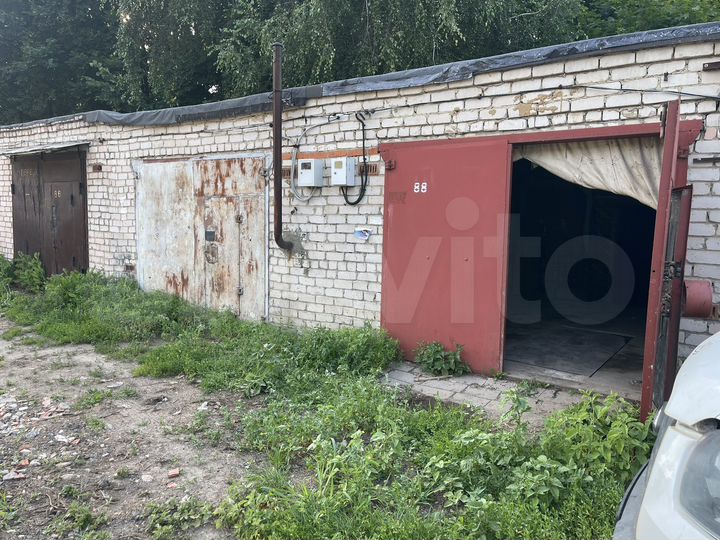 Гараж, > 30 м²