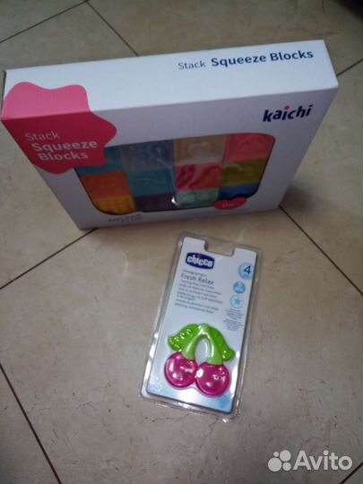 Новое прорезыватель Chicco и набор кубиков