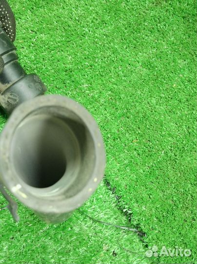 Патрубок радиатора верхний Audi A4 B7 4067