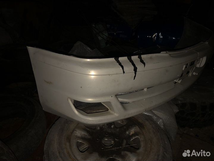 Бампер на toyota Chaser 100