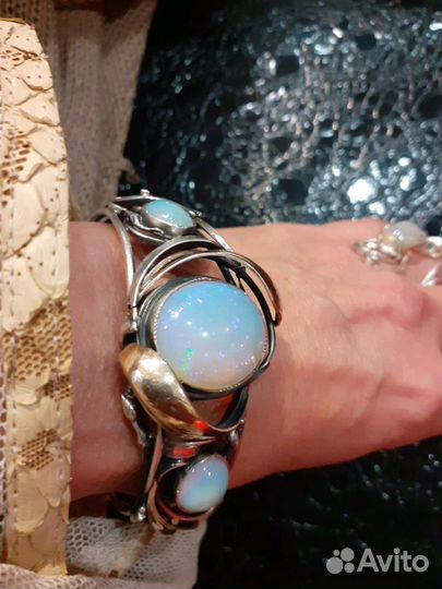 Серебряный браслет с опалом